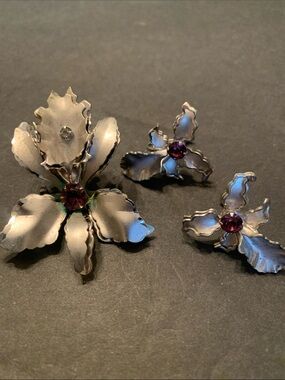 Bugbee & Niles Silver Orchid Brooch w/ matching screw back earrings purple cryst